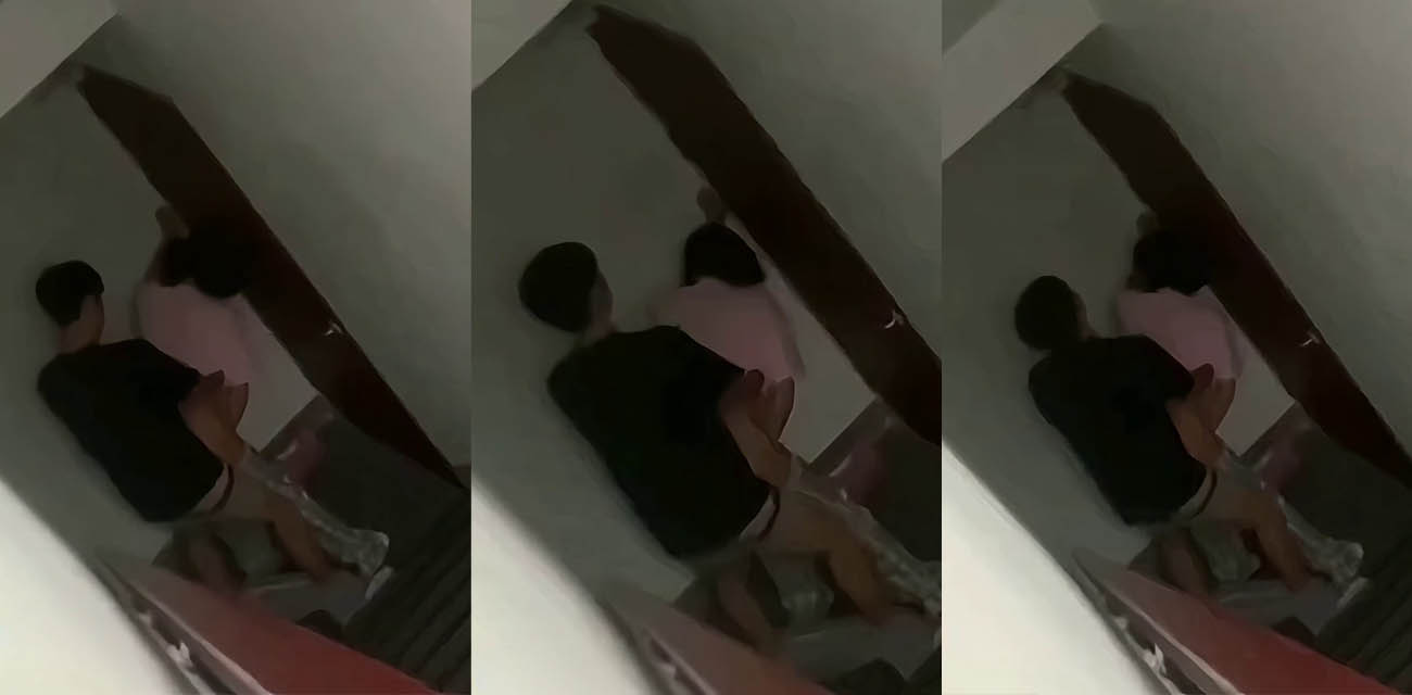 浙江海洋大学图书馆小情侣惊险互动，楼梯间走廊脱裤后入啪啪，呻吟喘息被完美偷拍曝光